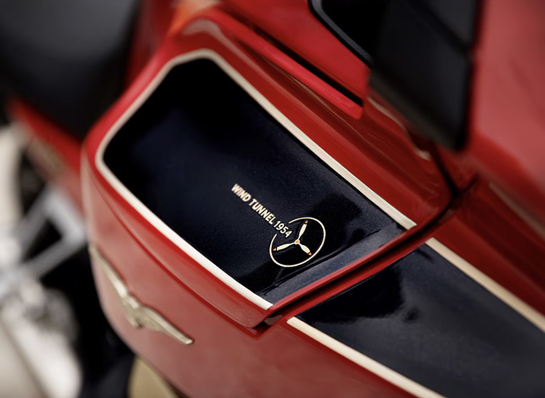 Close Up Adesivo Windtunnel Gallery2